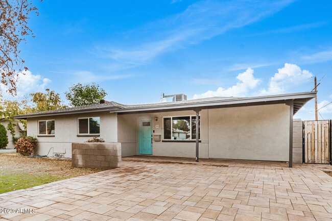 Building Photo - 2201 E Montecito Ave