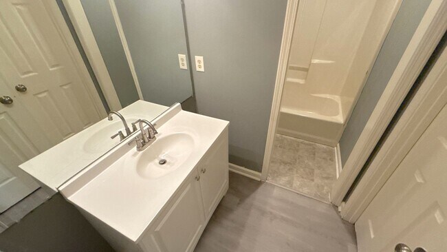 Building Photo - 5864 Ashridge Pl