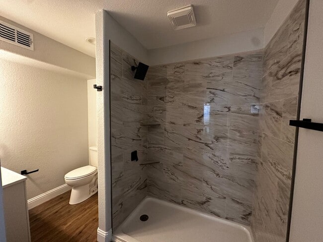 Building Photo - 2909 Alexander Ave