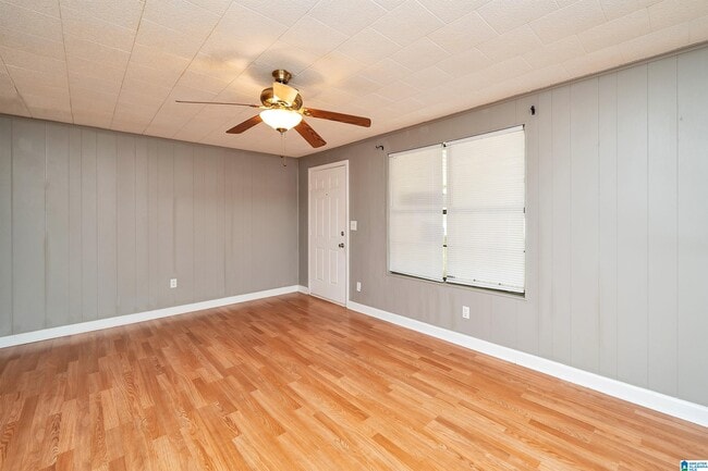 Building Photo - 1541 Rainbow Ln