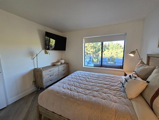 Building Photo - 2269RR-Upper Level