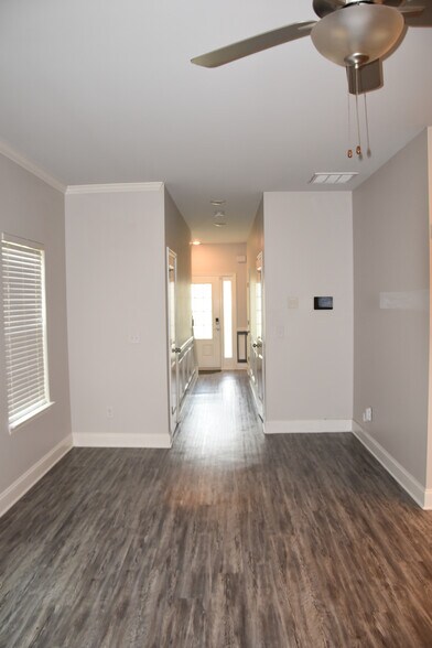Building Photo - Room in Townhome on Castellan Dr