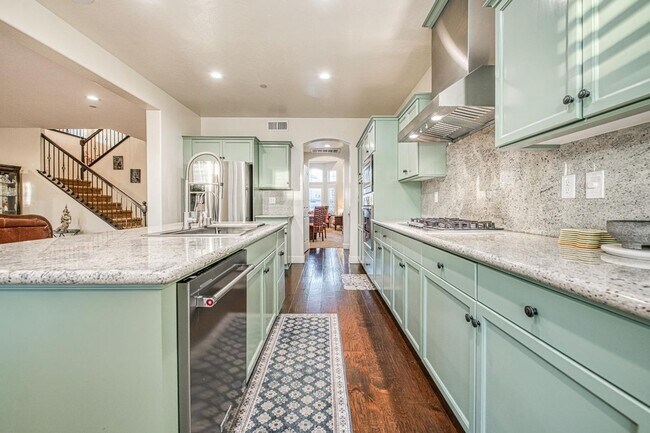 Building Photo - Spacious Home on Oversized Lot with Pool and Solar!