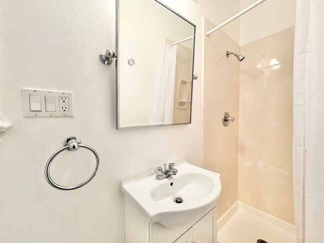 Building Photo - 152 Sproule Ln.