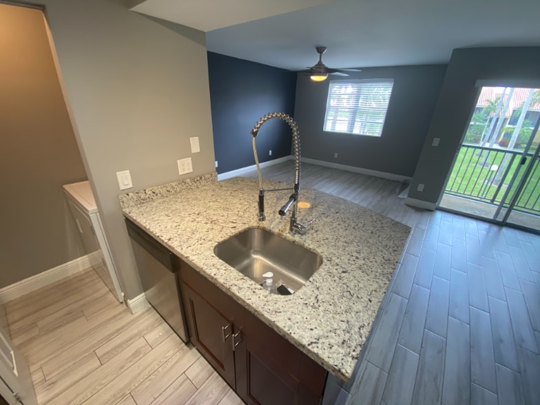 Building Photo - 1239 SW 46th Ave