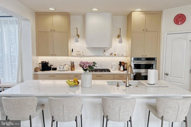 Building Photo - 40440 Milford Dr