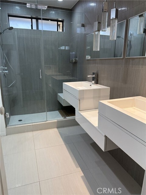 Building Photo - 11438 Moorpark St