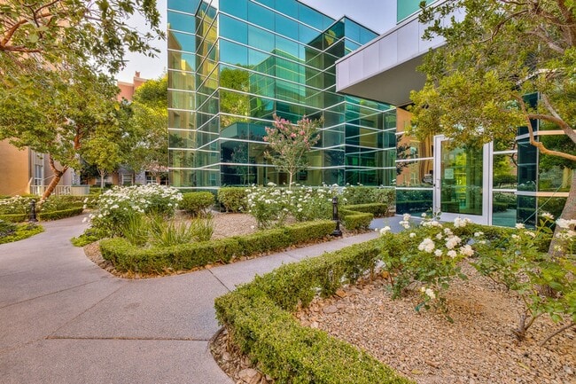 Building Photo - STUNNING 3 BEDROOM 2 FULL BATH FIRST FLOOR...