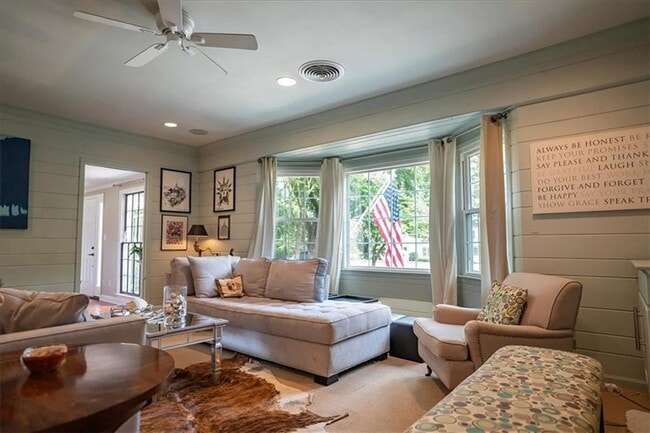 Building Photo - 3179 E Wood Valley Rd NW