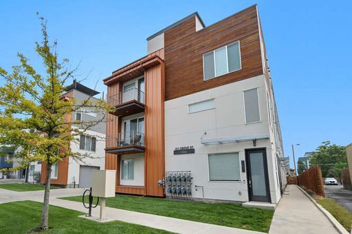 Primary Photo - Modern City Living Near Downtown Denver Av...