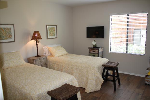 Building Photo - Furnished Ground-Level Beach Condo!