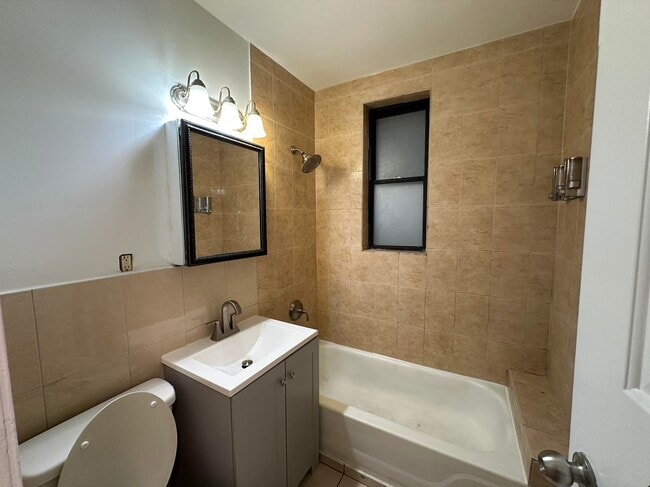 Building Photo - 429 Fairmount Ave