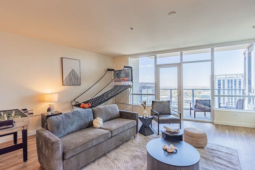 Building Photo - 44 W Monroe St