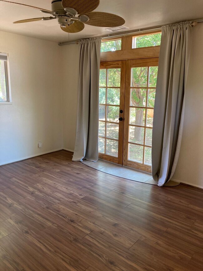 Building Photo - Lovely West Sedona home with large fenced ...