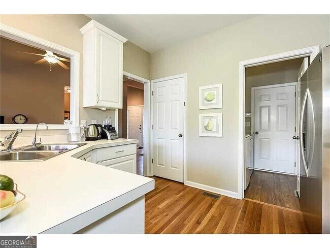 Building Photo - 2479 Sandstone Pl NE