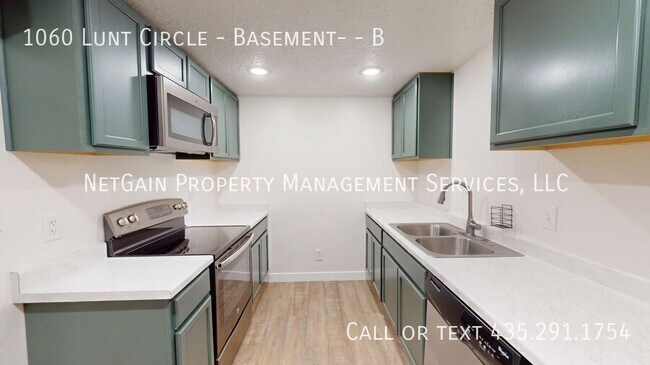 Building Photo - 1060 Lunt Cir