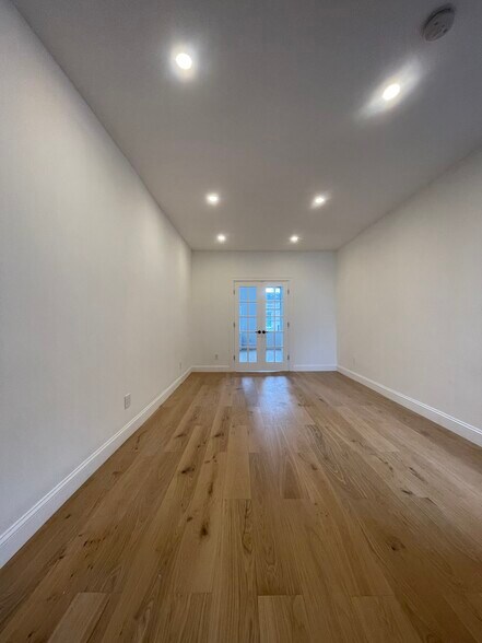 Living Room - 1813 Linden St
