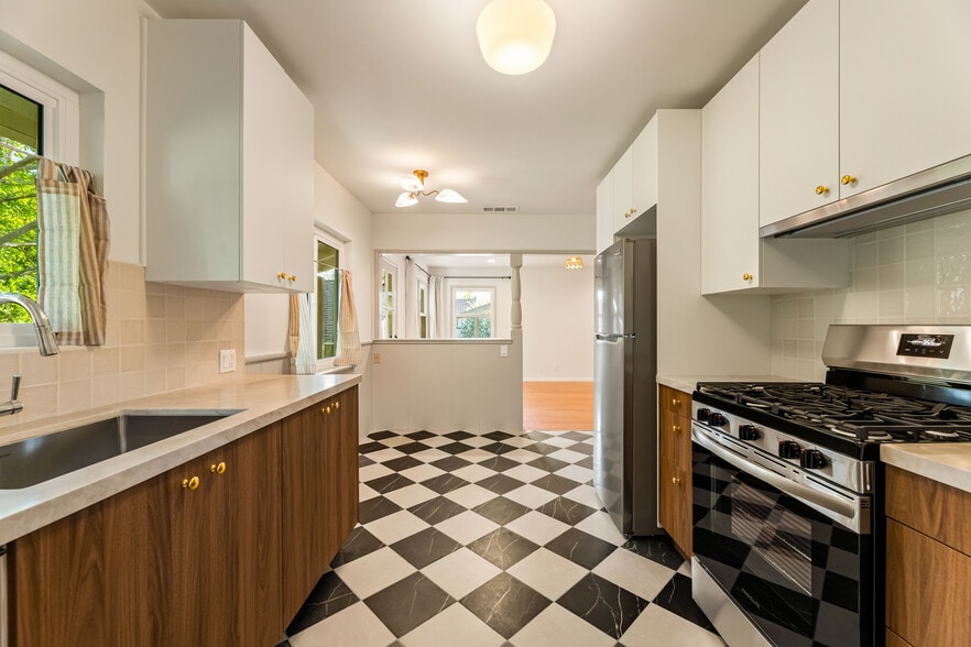 Building Photo - 3205 Fairesta St