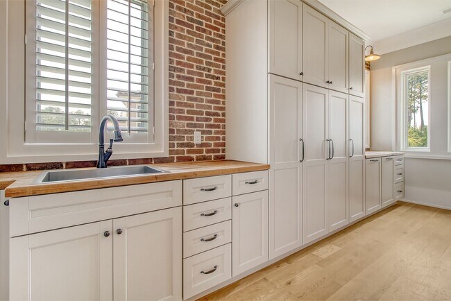 Building Photo - 4 Bedroom 4.5 Bath Home in Dunes West - Mt. Pleasant