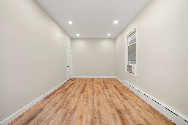 Building Photo - 215 Dodd St