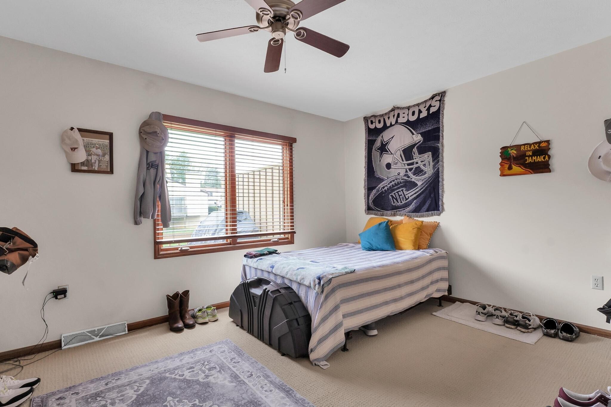 Building Photo - 1060 Pebble Dr