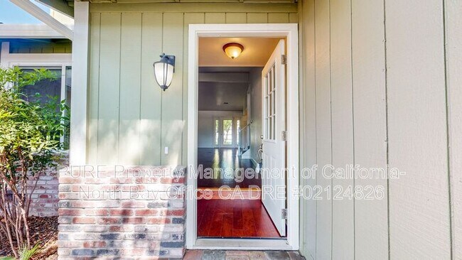 Building Photo - 360 Manka Cir