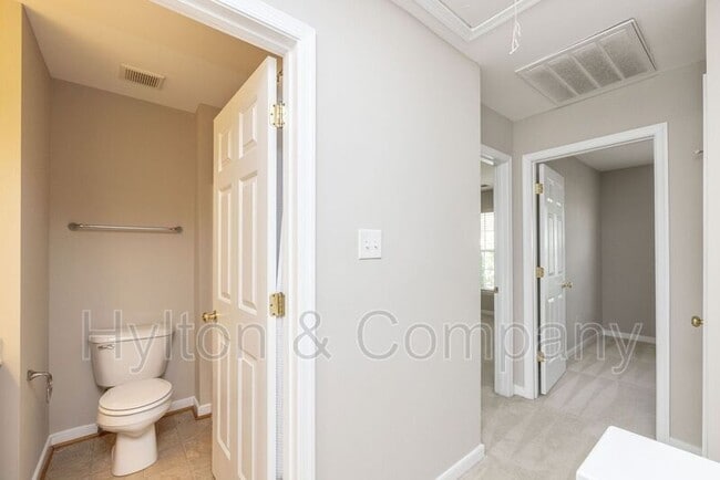 Building Photo - 907 Dominion Townes Ct