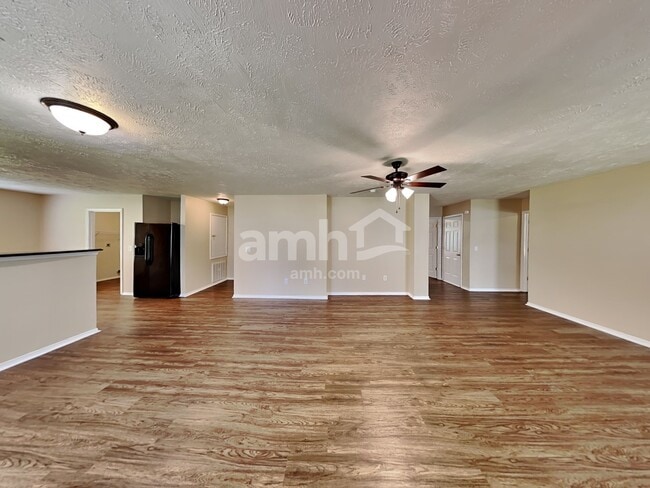 Building Photo - 2727 Sutherland Dr