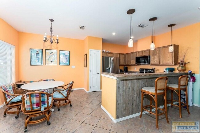 Building Photo - 18 Torrey Pines Dr