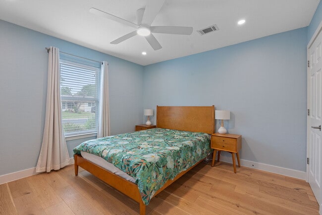 Building Photo - 5701 Breezewood Dr