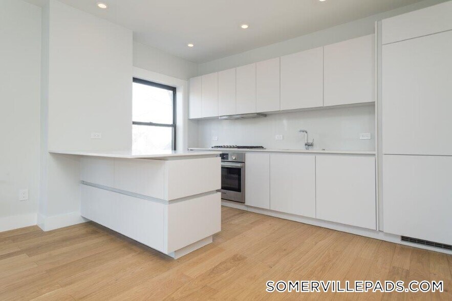 Building Photo - 123 Highland Ave