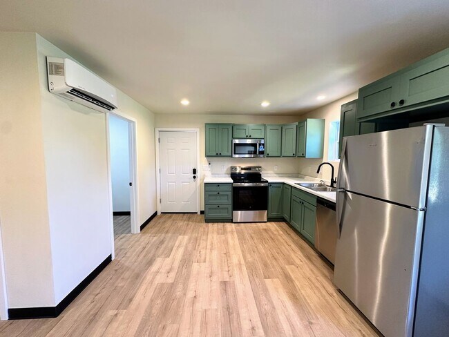 Building Photo - 1201-1203 Atrium Ct