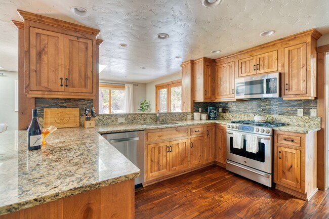 Building Photo - 61497 SE Orion Dr