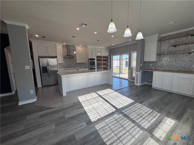 Building Photo - 701 Black Hills Trail