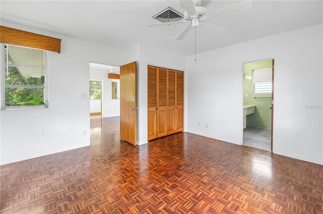 Building Photo - 356 14th Ave NE