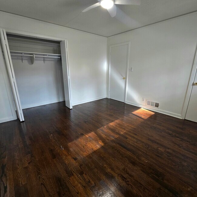 Building Photo - 1831 Shepherd Cir SW