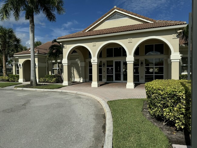 Building Photo - 673 Carlyle Way