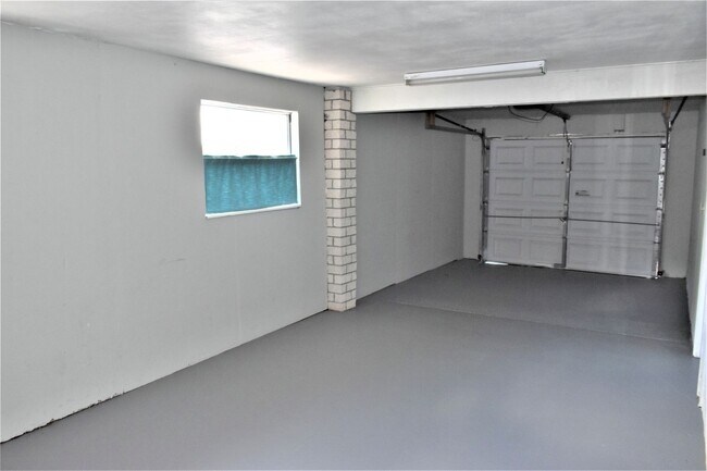 Building Photo - Updated Annual 2/1 on Overbrook Rd