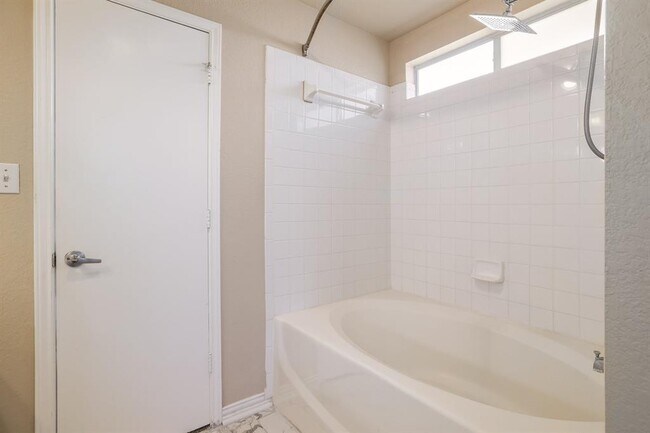 Building Photo - 1019 Leeds Castle Walk