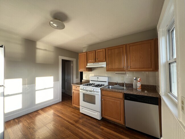 Building Photo - 274 Chelsea St