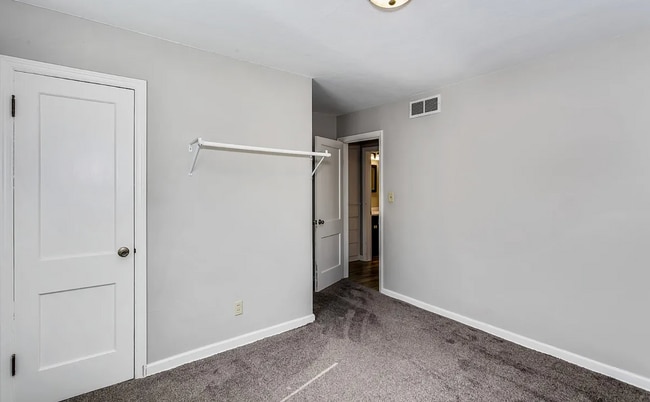 Building Photo - 757 Delrose 1 Bedroom