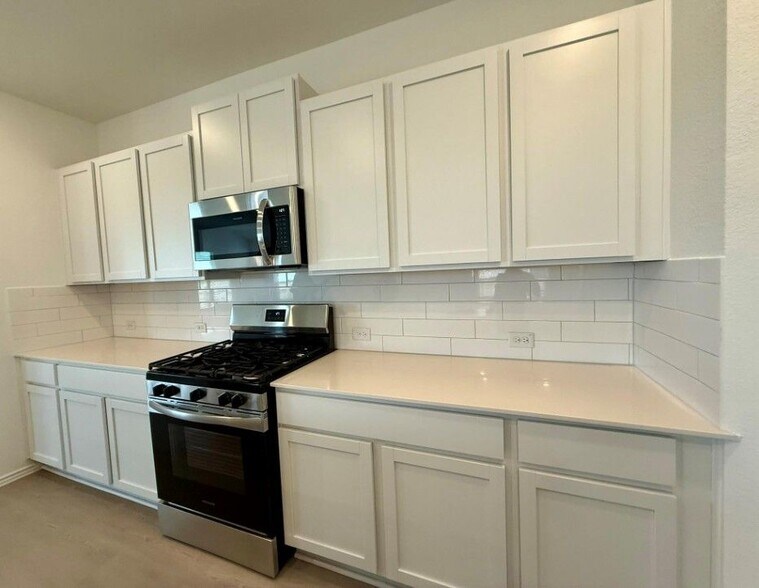 Building Photo - 106 Camargue Dr