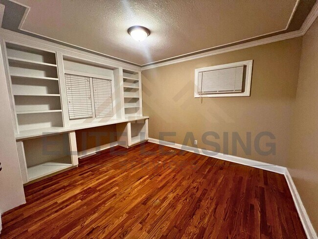 Building Photo - 4425 SW 27th Terrace