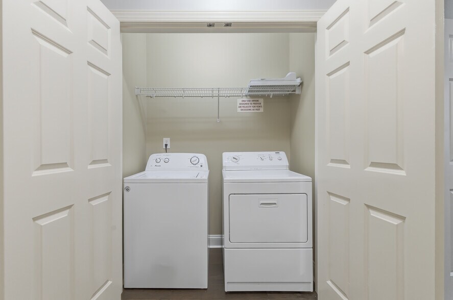 Building Photo - 10421 Rosegate Ct