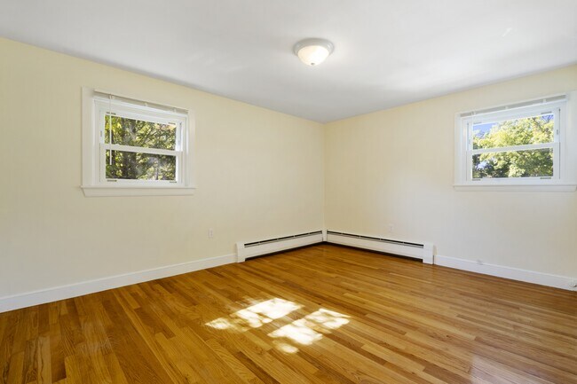 Building Photo - 27 Hermon St