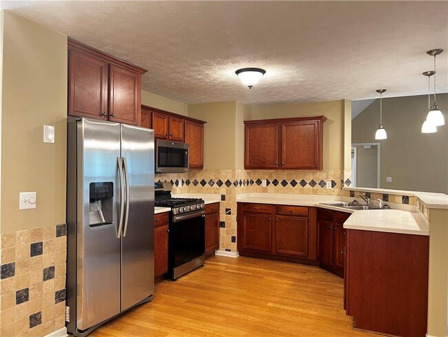Building Photo - 633 Forest Pine Dr