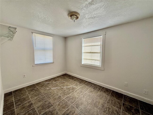 Building Photo - 3908 S Nashville Ave