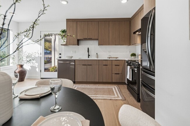 Building Photo - Modern Living in the Heart of Lake Oswego!! Stunning New 3BR 2.5BA