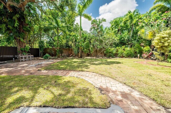 Building Photo - 11222 NE 9th Ave