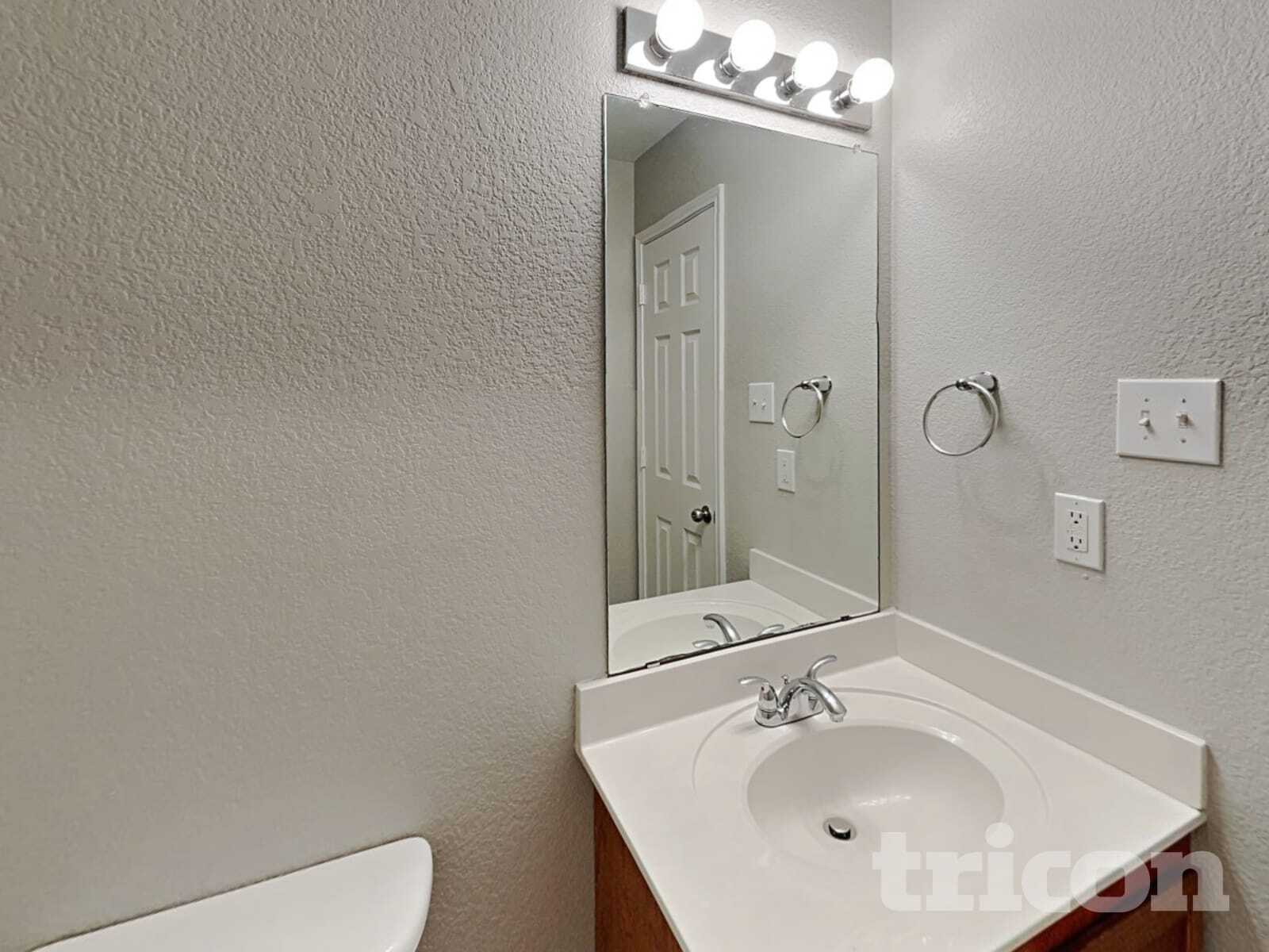 Building Photo - 156 Jefferson Dr